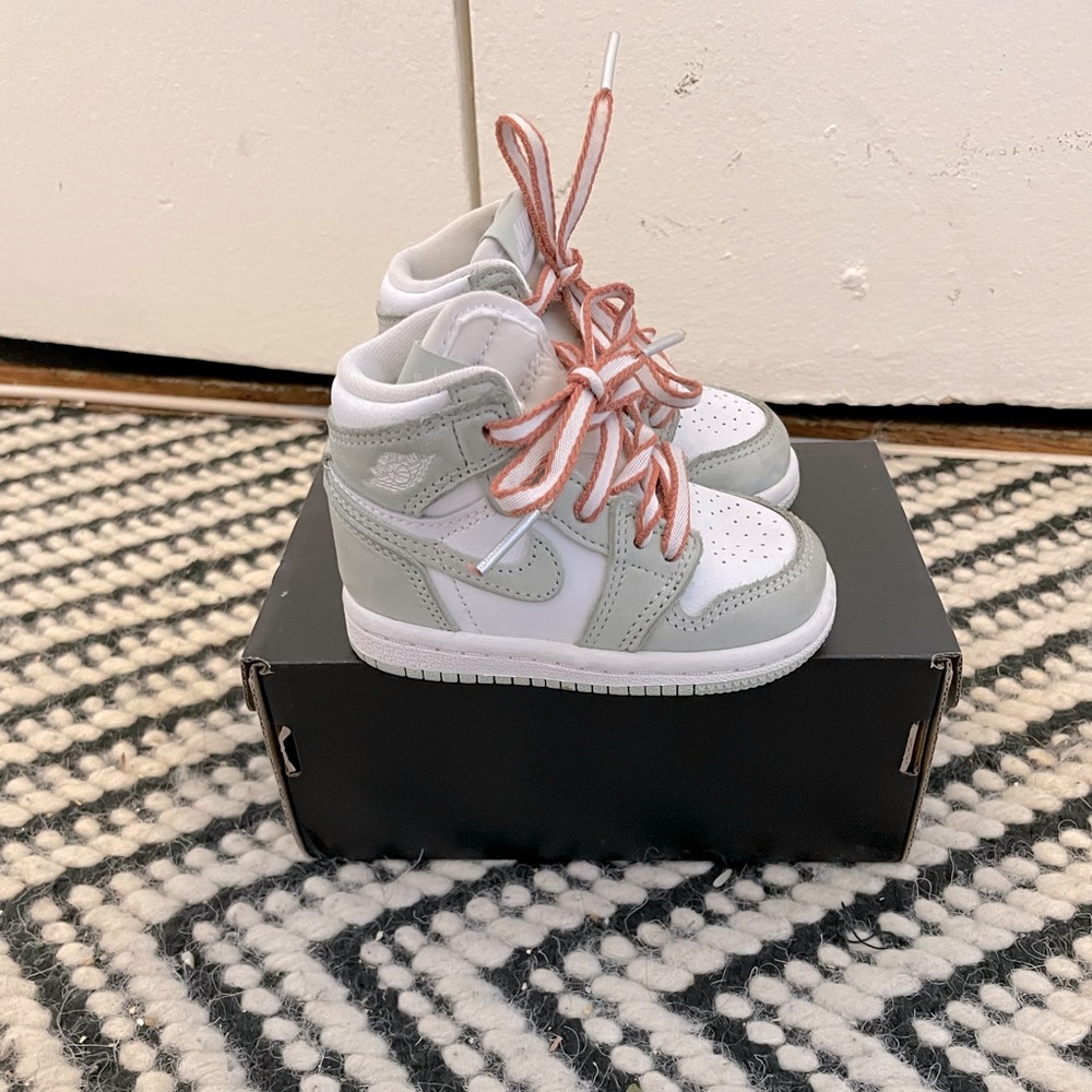 Air Jordan 1 Retro High OG Seafoam baby size 4c